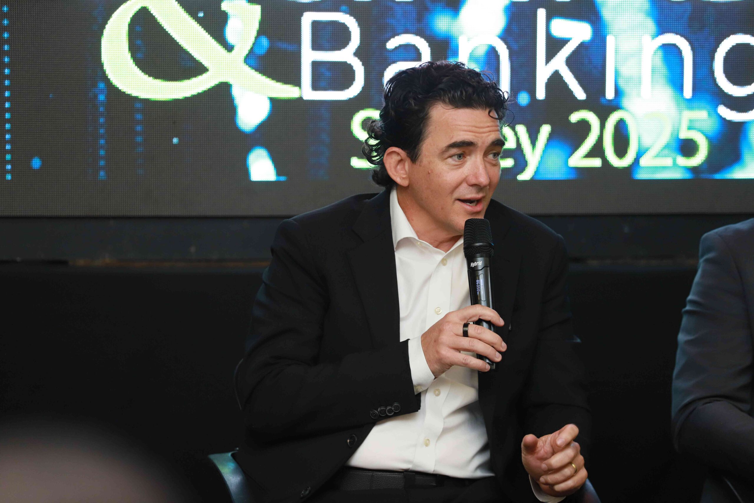 Sharpe urges govt to abandon 2030 mono-currency thrust